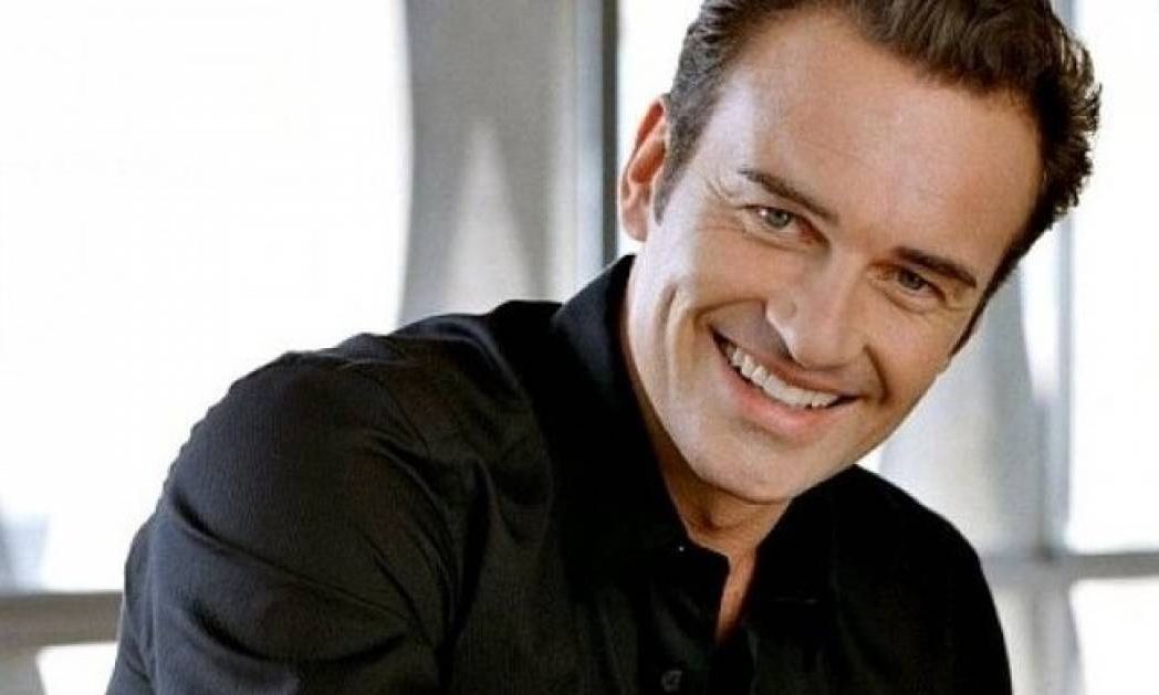 Έφυγε από τη ζωή ο γόης χειρουργός του Νip/Tuck, Τζούλιαν ΜακΜάχον - Ήταν 57 ετών!