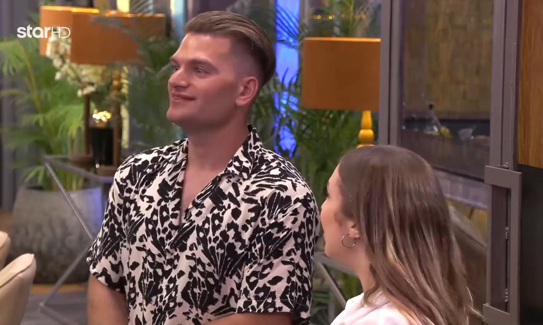 First Dates: Πήγε στο ραντεβού και φλέρταρε με άλλες – «Μπορούσες και στις απέναντι…»