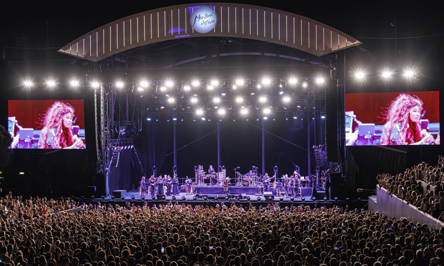 Η Τσάκα Καν απέτισε φόρο τιμής στον Κουίνσι Τζόουνς στο Φεστιβάλ Τζαζ του Μοντρέ