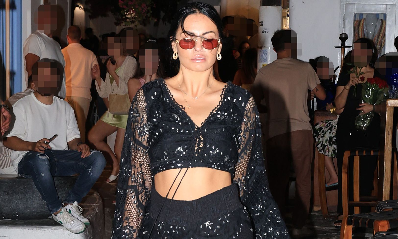 Δήμητρα Αλεξανδράκη: «Ξεσήκωσε» τα Ματογιάννια με την εμφάνισή της