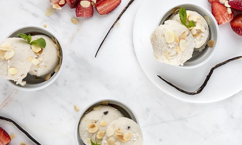 Vegan παγωτό βανίλια αμύγδαλο από τον Άκη Πετρετζίκη