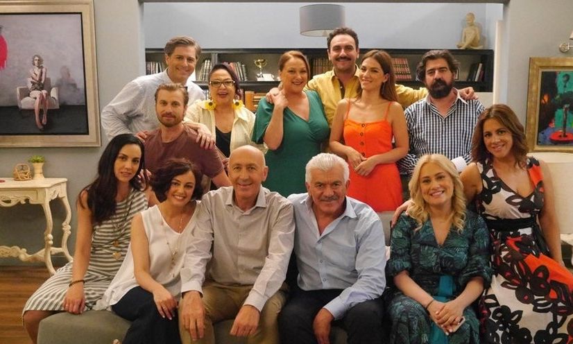 Το σόι σου: Η Χαρούλα προσπαθεί να μεταμορφώσει τον Βαγγέλη σε ρομαντικό ιππέα