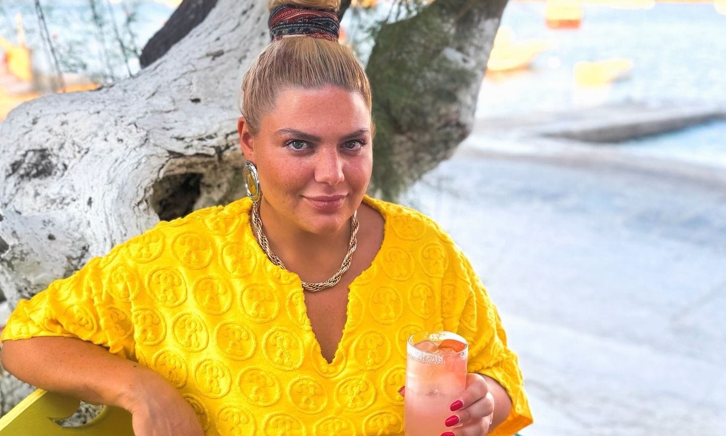 Δανάη Μπάρκα: Οι ανέμελες στιγμές της στην Σέριφο & οι βουτιές με κατακόκκινο μαγιό