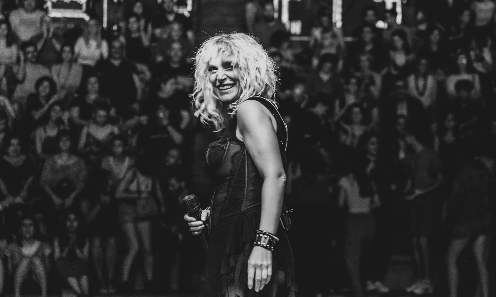 Η Ελεωνόρα ταξιδεύει με τραγούδια που αγαπά και κάνει πάρτυ - Το πρόγραμμα των συναυλιών της