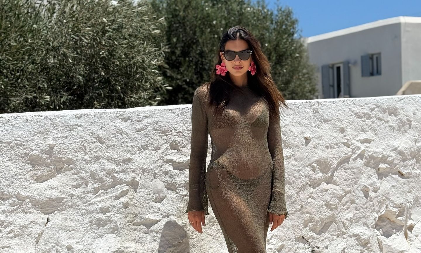 Η Σταματίνα Τσιμτσιλή είναι στην Πάρο και τα εξωτικά της looks είναι απίθανα & γεμάτα έμπνευση