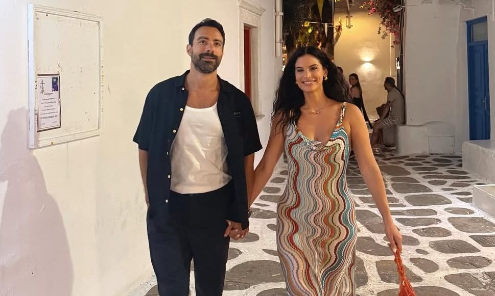 Χριστίνα Μπόμπα: Έκανε την… παρκαδόρο στον Τανιμανίδη και το τεράστιο τζιπ του στην Πάρο!