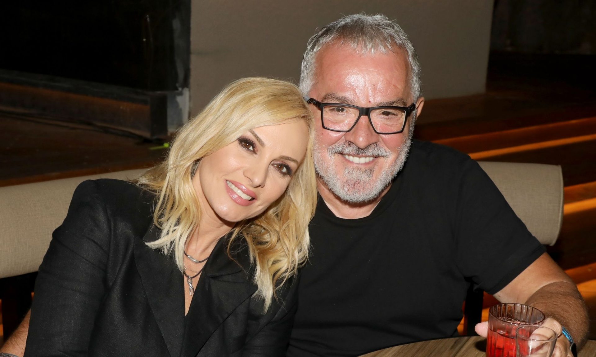 Ντύθηκαν ίδιοι και δεν το πήραν χαμπάρι – Η Πέγκυ Ζήνα και ο Γιώργος Λύρας σε viral στιγμή!