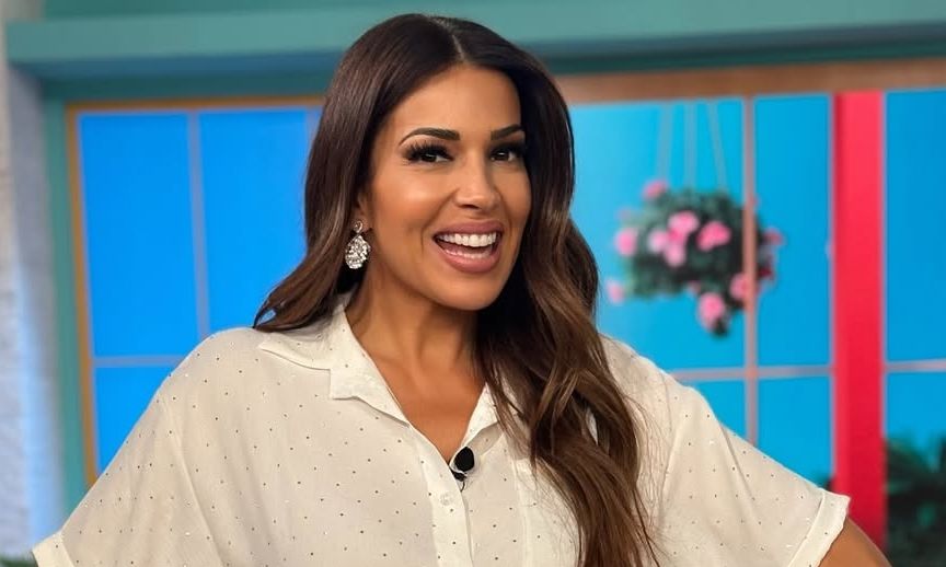 Ελένη Χατζίδου: Έτσι περνάει το καλοκαίρι της με τη μικρή Μελίτα – Οι «βουτιές» στη φουσκωτή πισίνα!