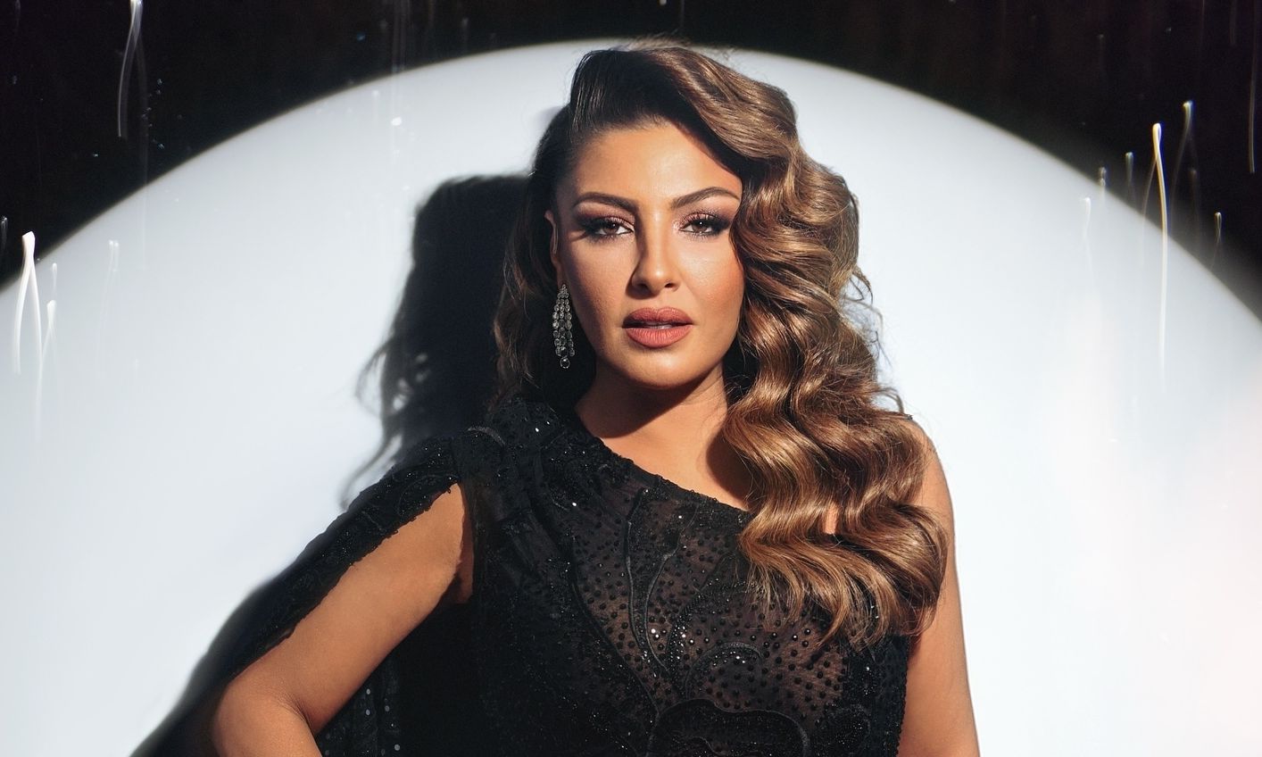 Έλενα Παπαρίζου: Η κορυφαία pop star πλημμύρισε τη Βάρκιζα με τη συναυλία της  (video)