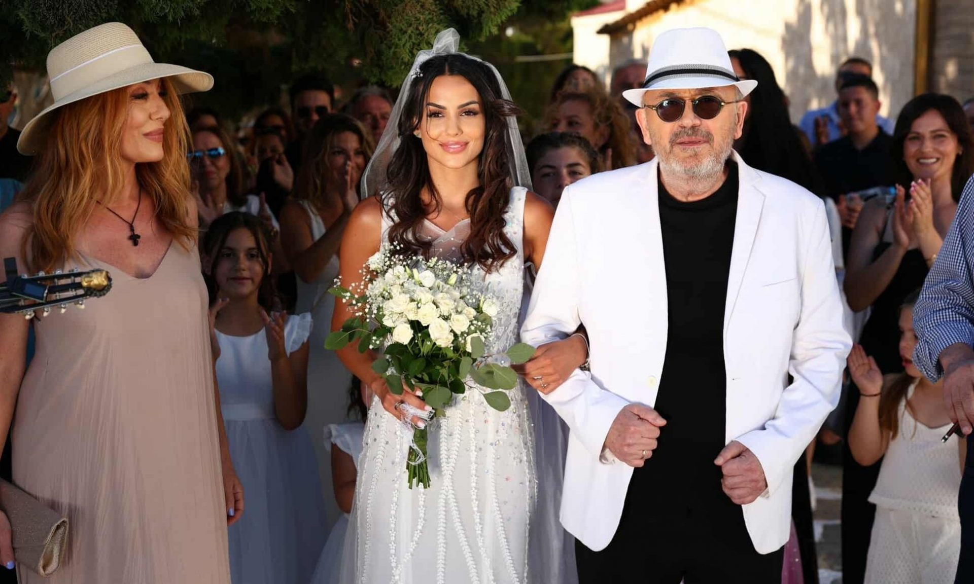 «Πάμε στους δικούς σου»: Ο Σταμάτης Γονίδης παρουσιάζει τη χορευτική επιτυχία της χρονιάς!