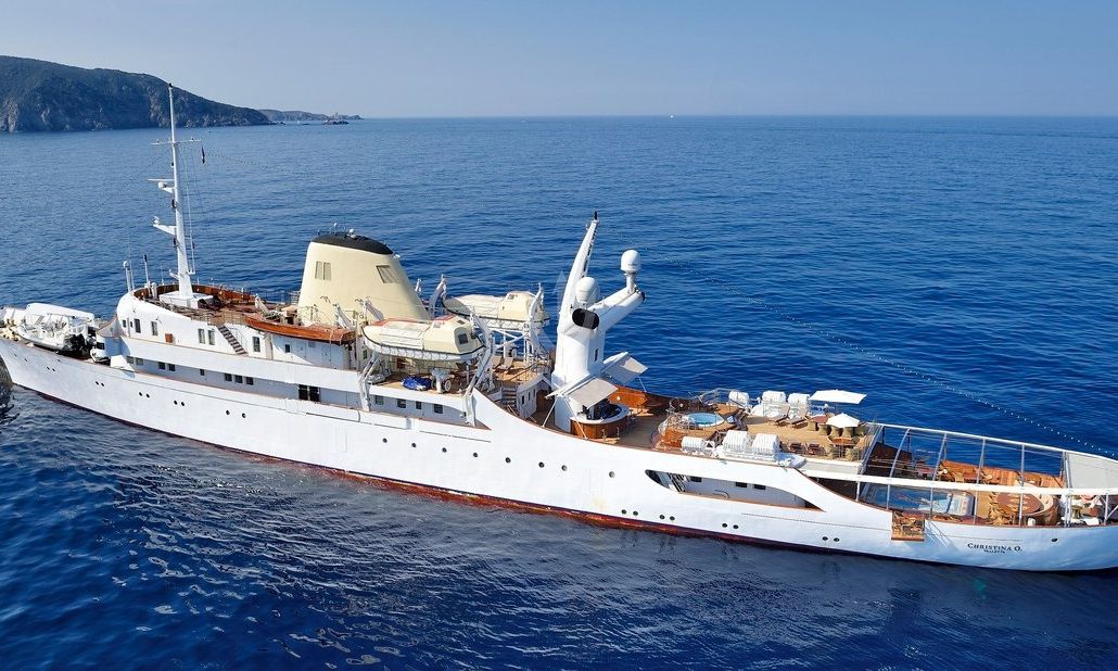 Απίστευτο! Ξόδεψε 1.000.000 ευρώ για ένα πάρτι στην θρυλική θαλαμηγό του Αριστοτέλη Ωνάση