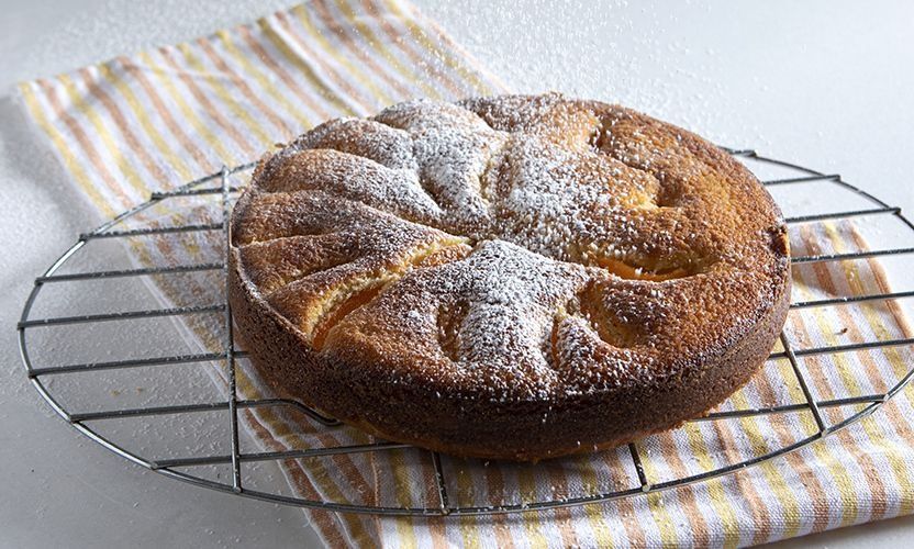 Κέικ με βερίκοκα από τον Άκη Πετρετζίκη