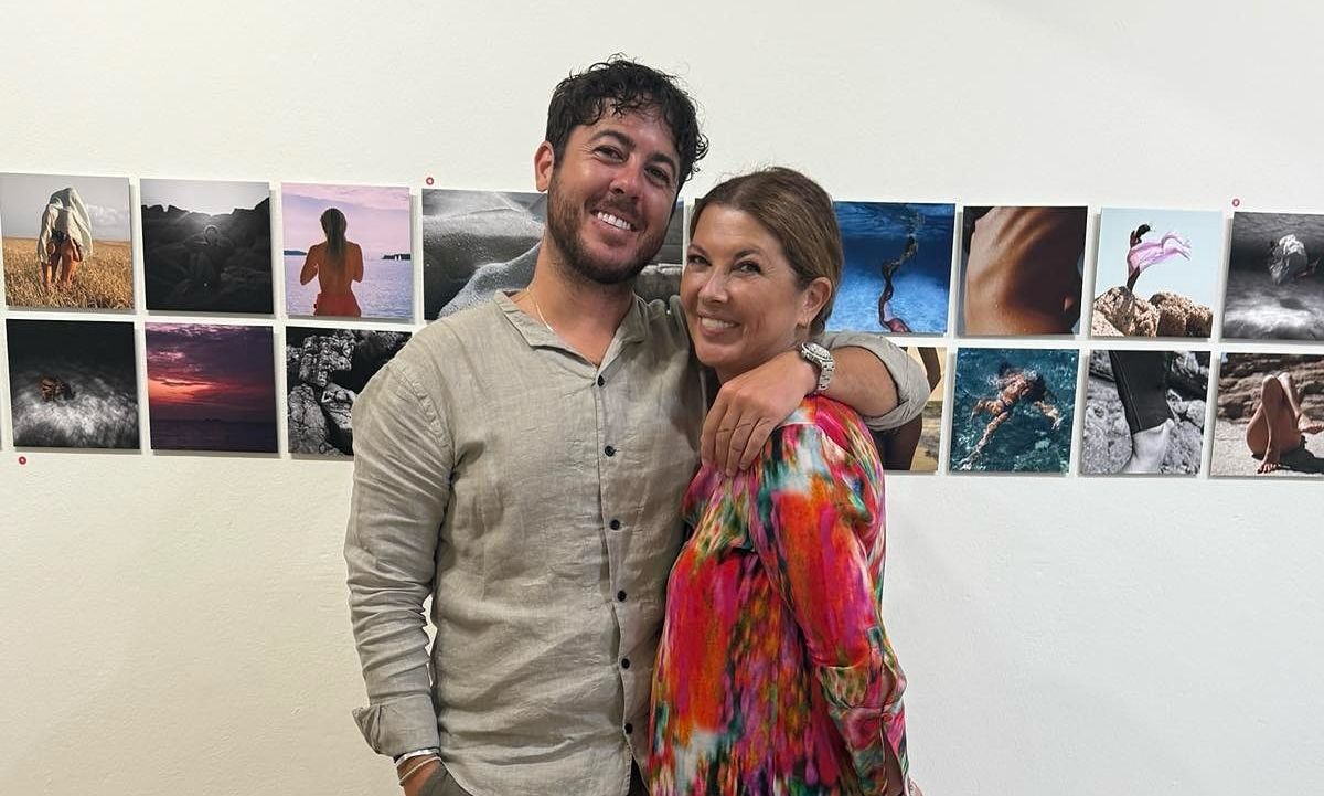 Σοφία Αλιμπέρτη: Σύντομη απόδραση στη Χίο με τον γιο της, Μιχαήλ Άγγελο, για τη νέα του έκθεση!