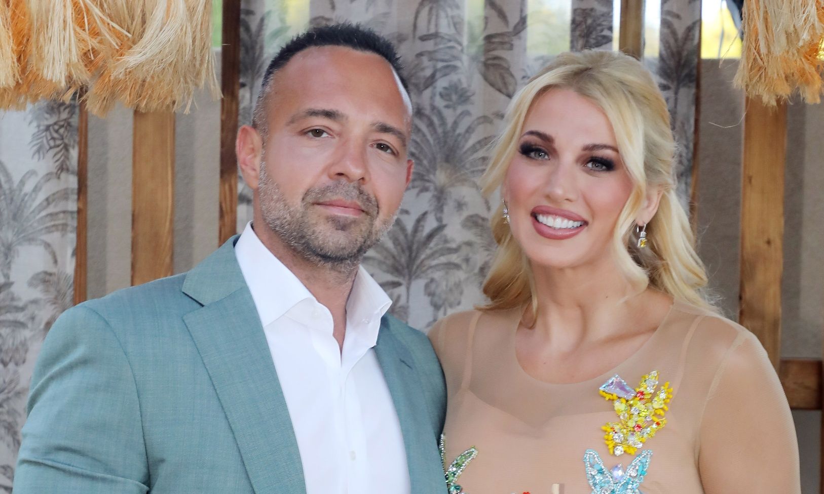 Σπυροπούλου – Σταθοκωστόπουλος: Οι αδημοσίευτες φωτό & τα φιλιά στη βάφτιση του γιου τους!