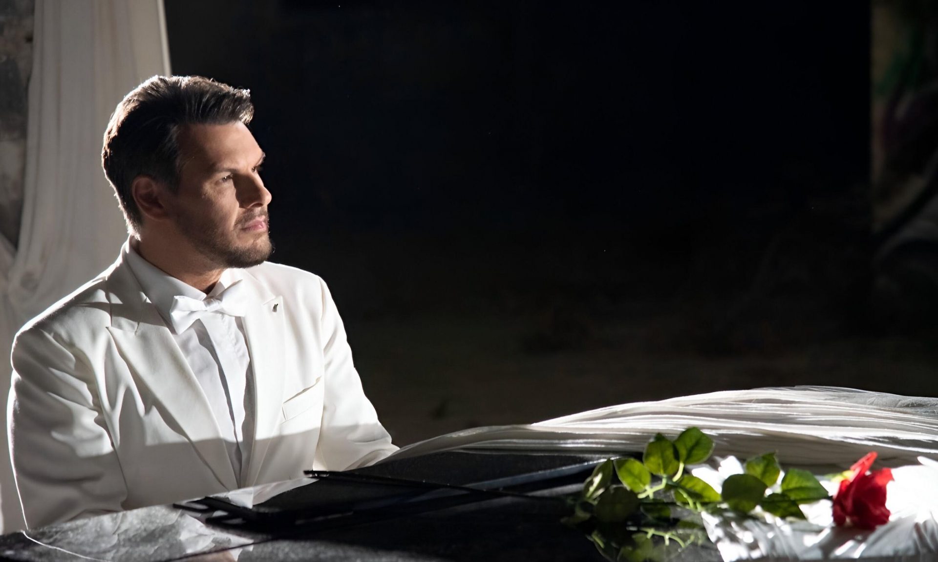 Πάνος Κιάμος – «Παράτα Με»: καθηλώνει με νέο τραγούδι & video