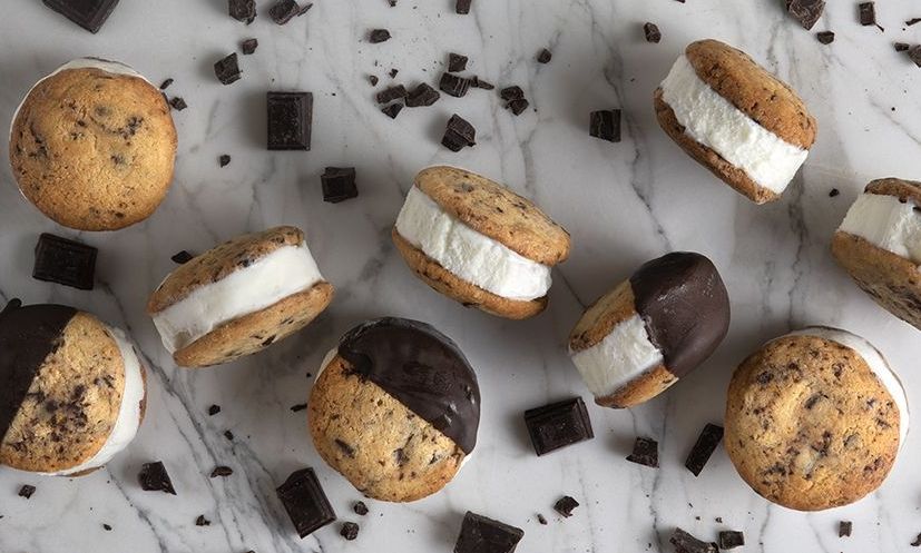 Παγωτό sandwich με σπιτικά μπισκότα από τον Άκη Πετρετζίκη!