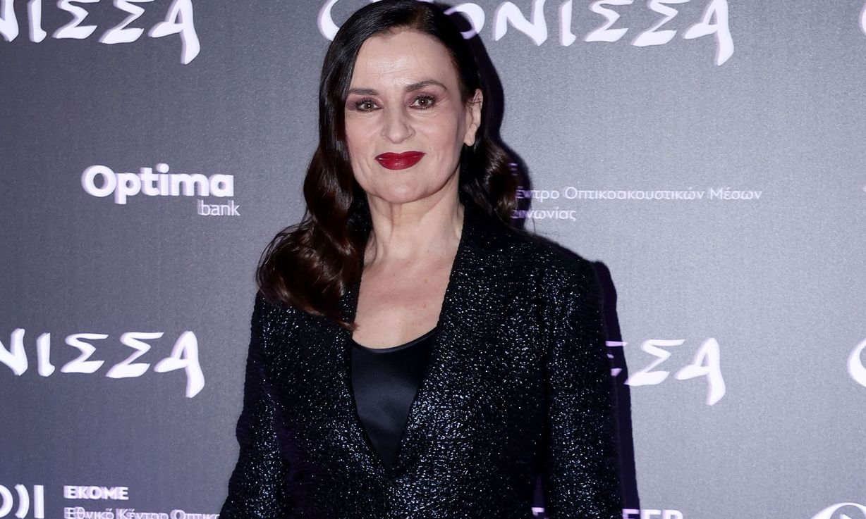 Καρυοφυλλιά Καραμπέτη: «Η κοινωνία τιμωρεί όσους τόλμησαν να γεράσουν»