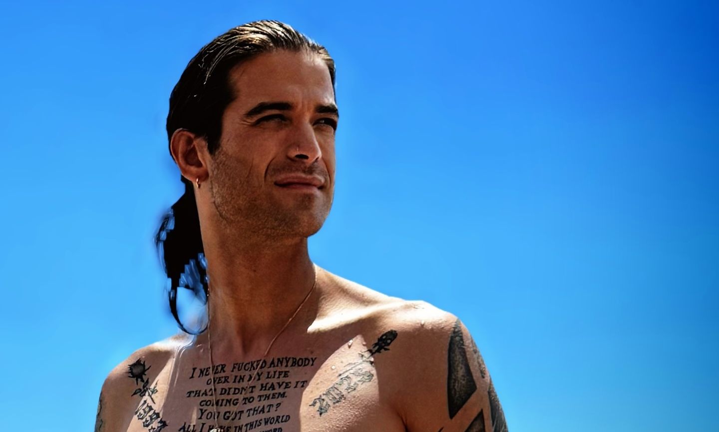 Άρης Μουγκοπέτρος: Λίγες στιγμές χαλάρωσης μετά τον ακρωτηριασμό του - Η πρώτη βουτιά στη θάλασσα