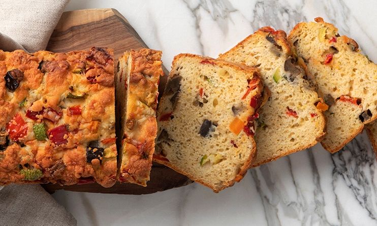 Το τέλειο σνακ για την παραλία - Κέικ με γιαούρτι και ψητά λαχανικά από τον Άκη Πετρετζίκη