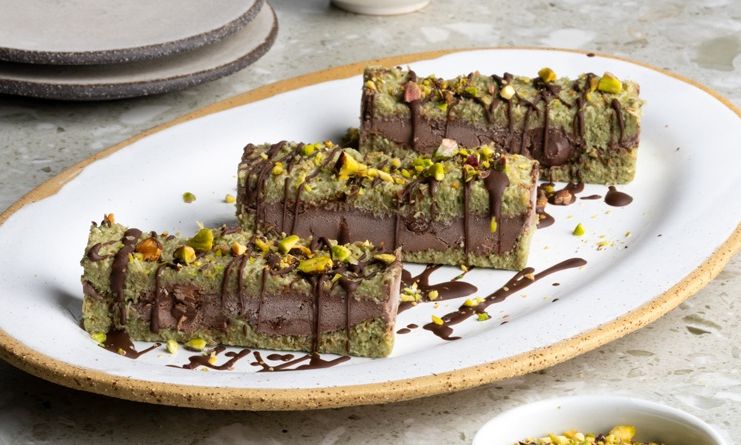 Παγωμένες μπάρες παγωτού Dubai chocolate από τον Άκη Πετρετζίκη, ιδανικές για τον καύσωνα