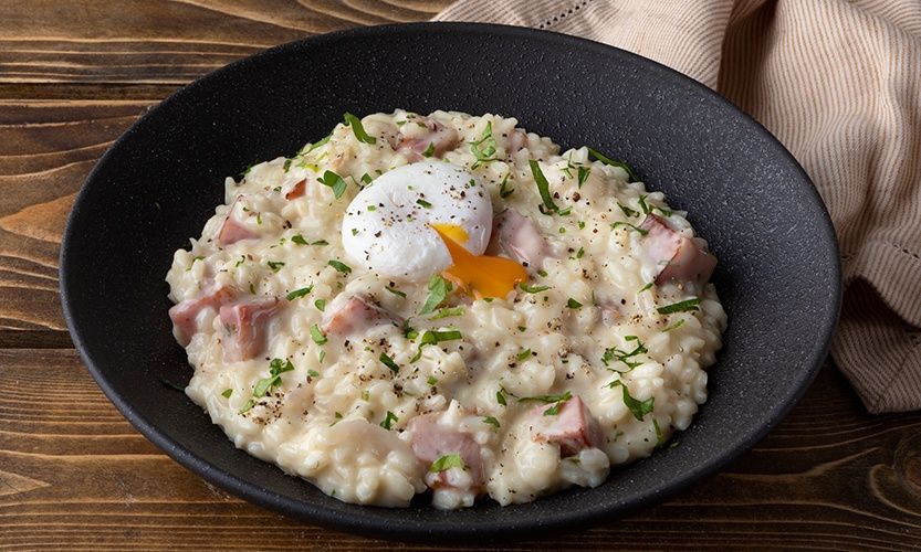 Ριζότο καρμπονάρα από τον Άκη Πετρετζίκη