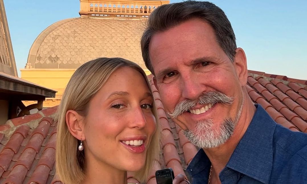 Παύλος Ντε Γκρες: Ο πιο cool μπαμπάς – Πίνει μαύρη μπύρα δίπλα στην κόρη του, Μαρία Ολυμπία!