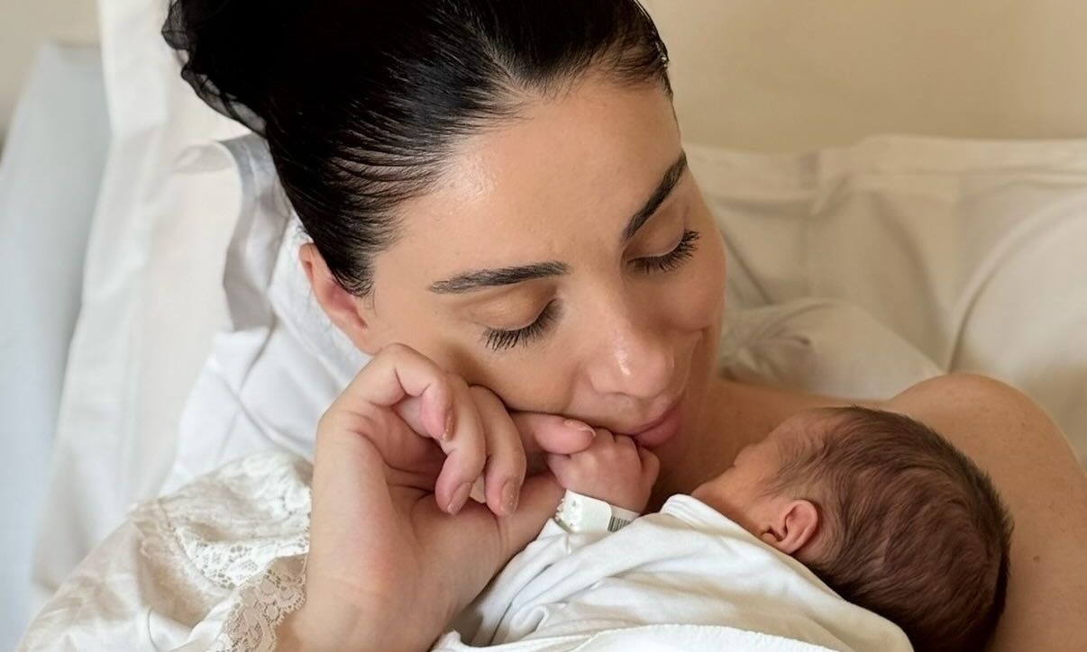 Βαλέρια Χοψονίδου- Οι πρώτες φωτό από το μαιευτήριο & το μήνυμά της: «Περάσαμε δύσκολα, αντέξαμε...»