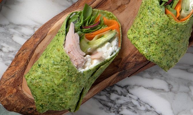 Τορτίγιες από σπανάκι με γαλοπούλα και τυρί cottage από τον Άκη Πετρετζίκη