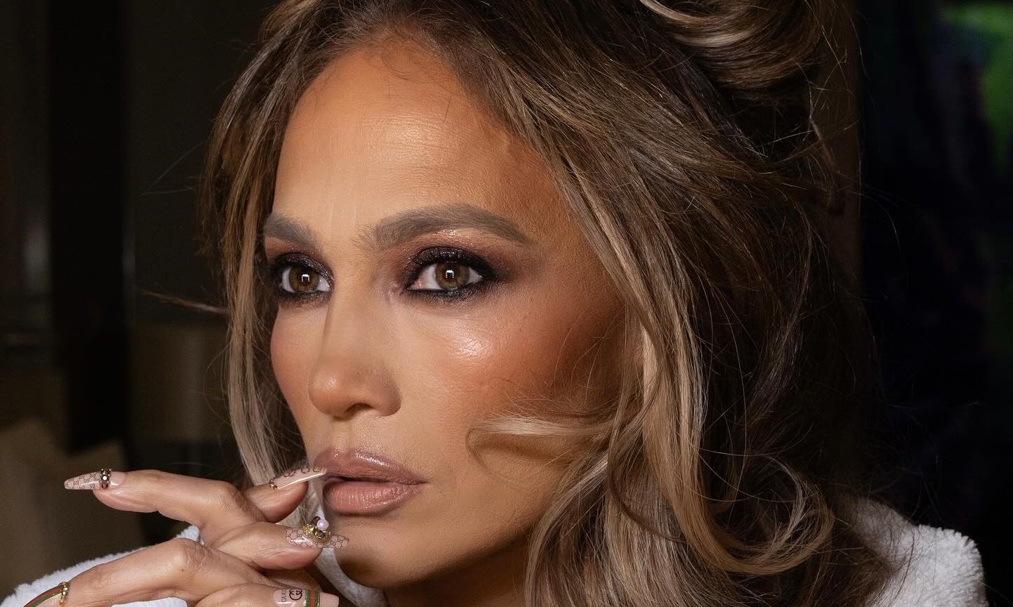 Τζένιφερ Λόπεζ: Έτσι είναι το πρόσωπό της χωρίς  μακιγιάζ και φίλτρα στα 56 της χρόνια