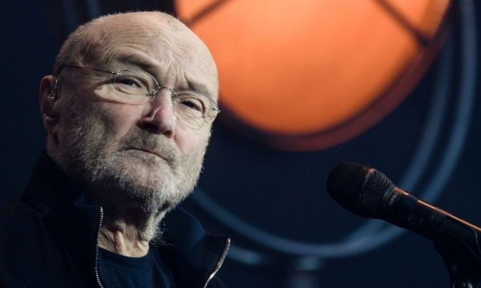 Phil Collins: Η νέα χειρουργική επέμβαση και η διάψευση ότι βρίσκεται σε μονάδα φροντίδας