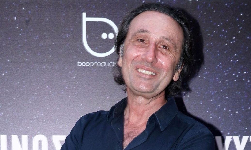 Ρένος Χαραλαμπίδης: «Σε συγχωρώ και είμαι ελεύθερος, γι’ αυτό δεν έχουν ασπρίσει τα μαλλιά μου»