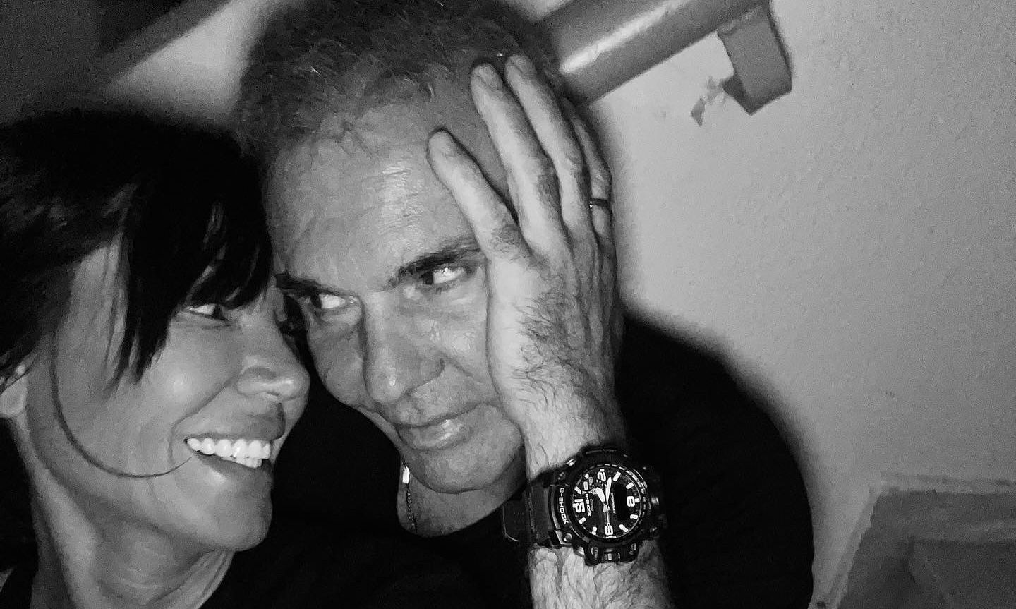 Ρόκκος – Γκόφα: Το πάρτι για τα 15 χρόνια σχέσης, το φιλί και η τεράστια τούρτα