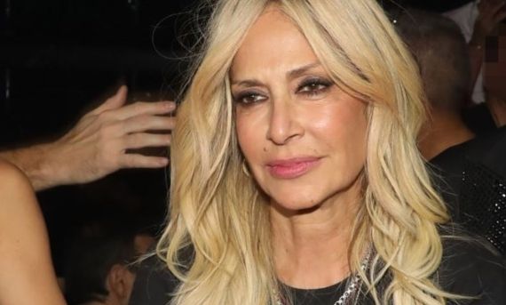 Άννα Βίσση: Αυτό είναι το αγαπημένο της αξεσουάρ για το καλοκαίρι & δίνει μαθήματα στυλ