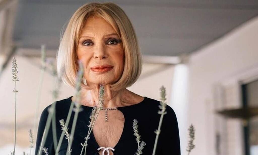 Ρίκα Διαλυνά: Η πρώτη έξοδος μετά το ατύχημα – Η φωτό και η ανάρτηση της Κάρμεν Ρουγγέρη