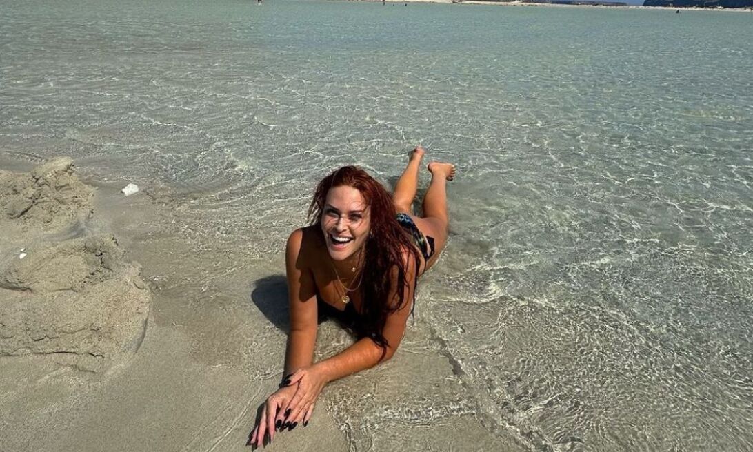 Σίσσυ Χρηστίδου: Με μαγιό που κόβει την ανάσα σε παραλία στα Κύθηρα
