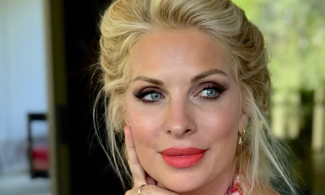 Ελένη Μενεγάκη: Αυτά είναι τα πεθερικά της – Οι σπάνιες φώτο & η σχέση με την παρουσιάστρια