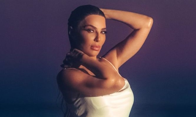 Κέλλυ Κελεκίδου: Μας πάει στην Τήνο με το νέο viral νησιώτικο τραγούδι της