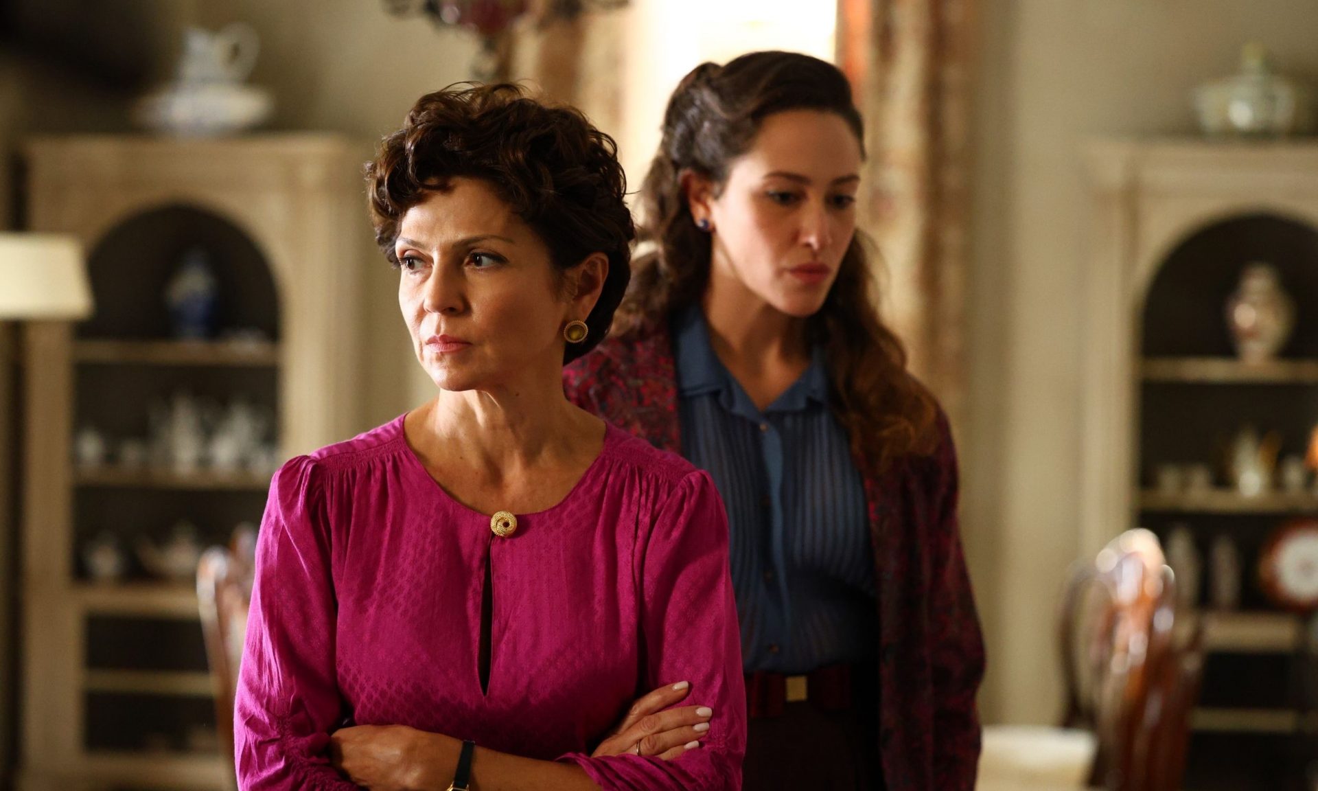 Άγιος έρωτας: Η Σοφία γεννάει και μπαίνει στο ψυχιατρείο - Η Θάλεια παίρνει το μωρό