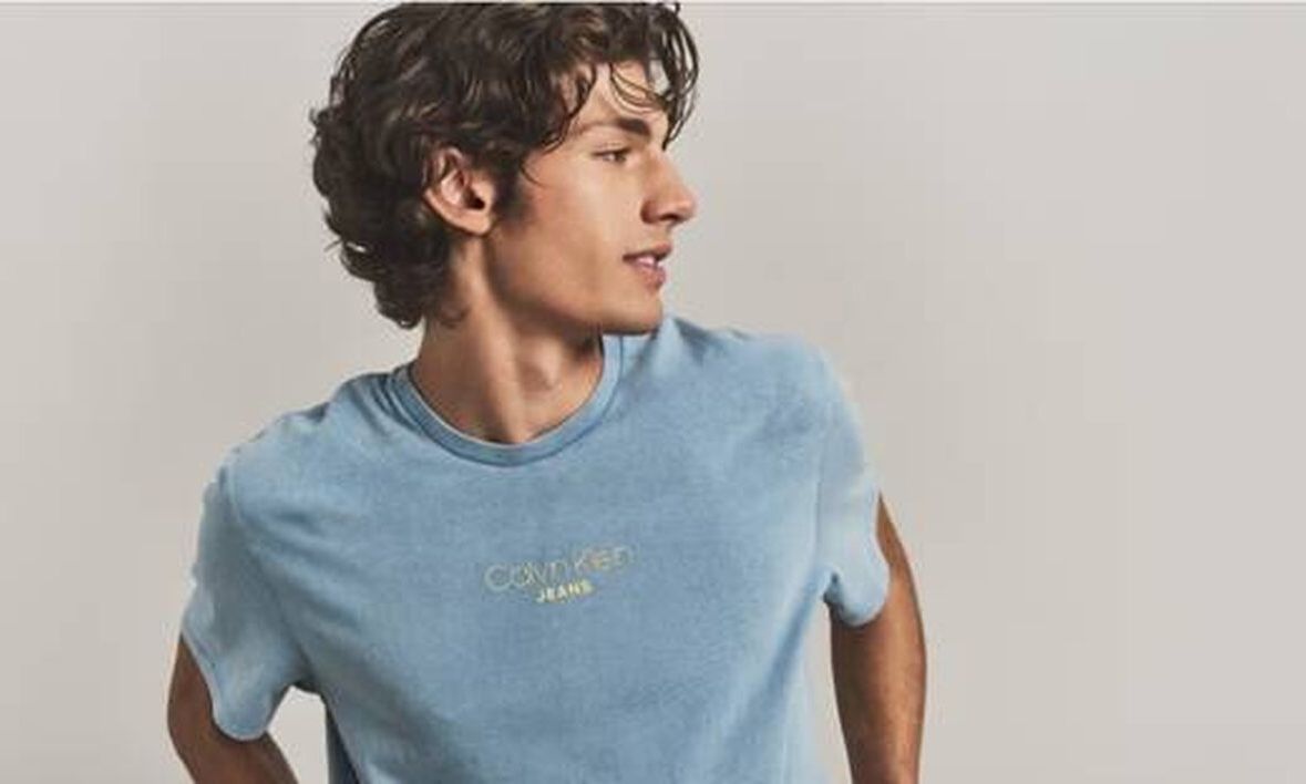 The Alpha Wardrobe: Πώς η SS25 συλλογή Calvin Klein αλλάζει το παιχνίδι για κάθε σύγχρονο άνδρα