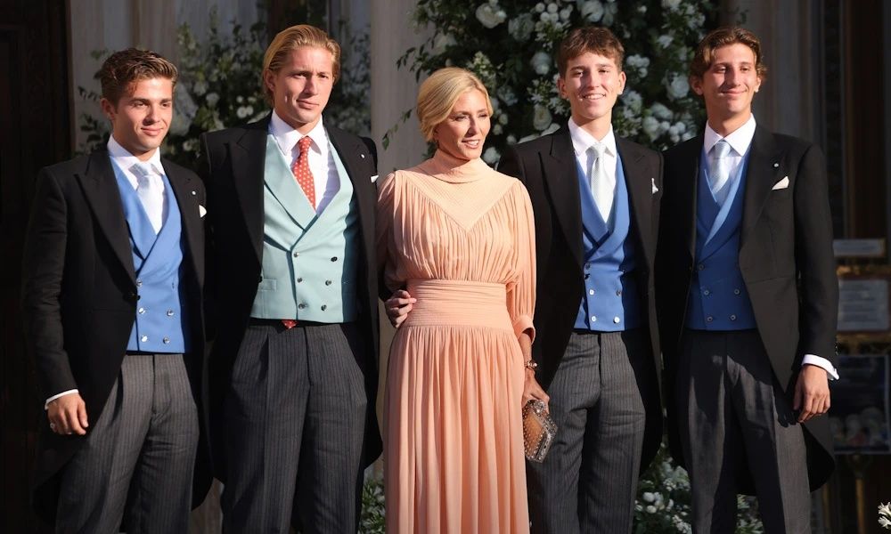 Μαρί Σαντάλ: Οι διακοπές στην Ελλάδα, τα statement γυαλιά και η τρυφερή οικογενειακή στιγμή