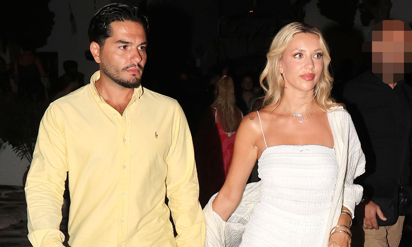 Μάστορας – Καληφώνη: Χέρι-χέρι και πιο ερωτευμένοι από ποτέ - Η stylish έξοδος στο νησί των ανέμων!