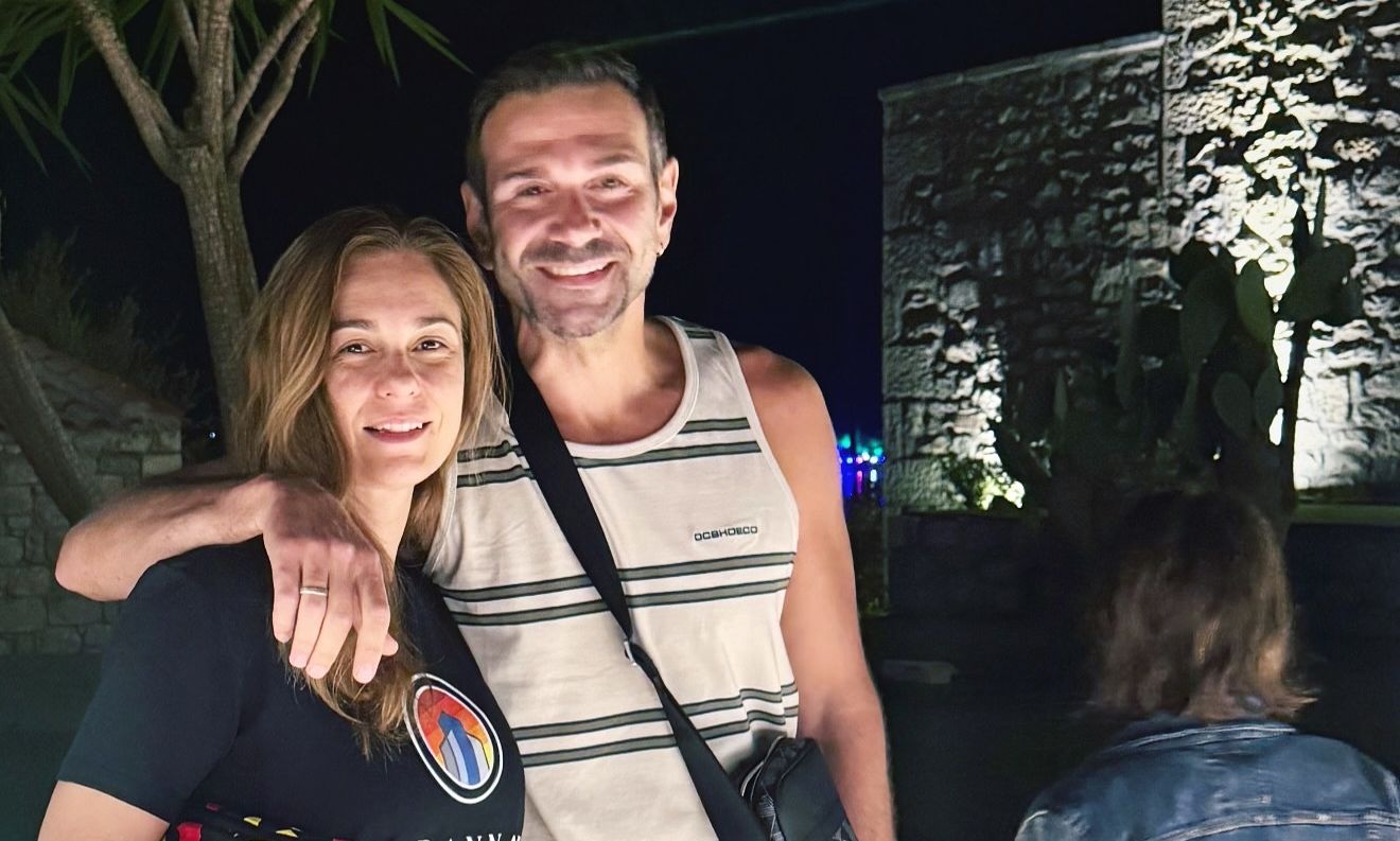 Ιορδανίδης: Μπορεί να έφυγε από τη «Γη της Ελιάς» αλλά επέστρεψε στη Μάνη για διακοπές με τη Ματίκα!