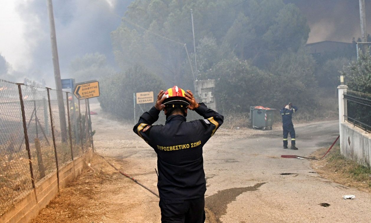 Στο έλεος των πυρκαγιών η χώρα! Ανεξέλεγκτη φωτιά στην Πάτρα, μαίνονται πυρκαγιές σε Ζάκυνθο & Χίο
