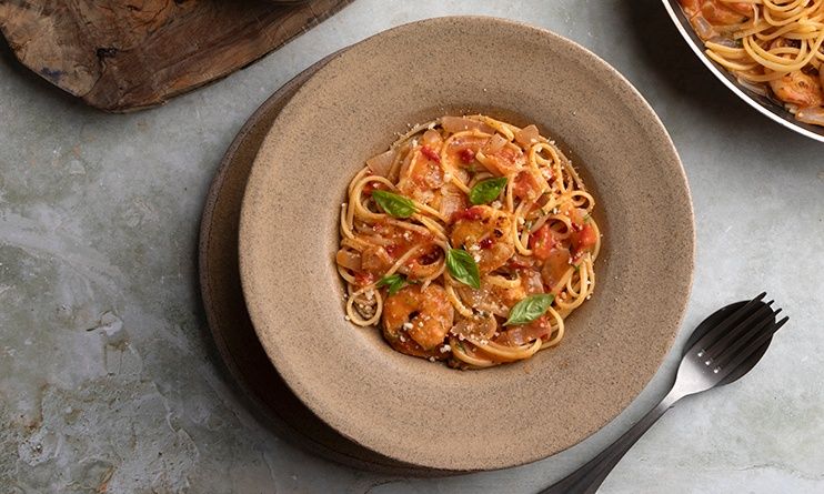 Λαχταριστή, κλασσική γαριδομακαρονάδα από τον Άκη Πετρετζίκη