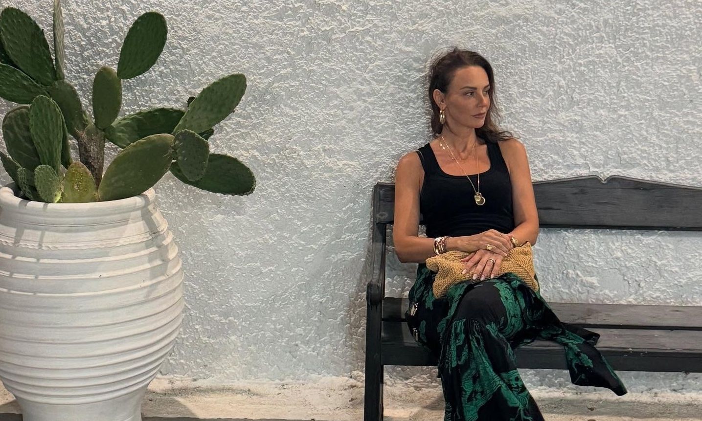 Μπέττυ Μαγγίρα: Σαν... αναδυόμενη Αφροδίτη στο νησί της καρδιάς της - Υπέροχες φωτό