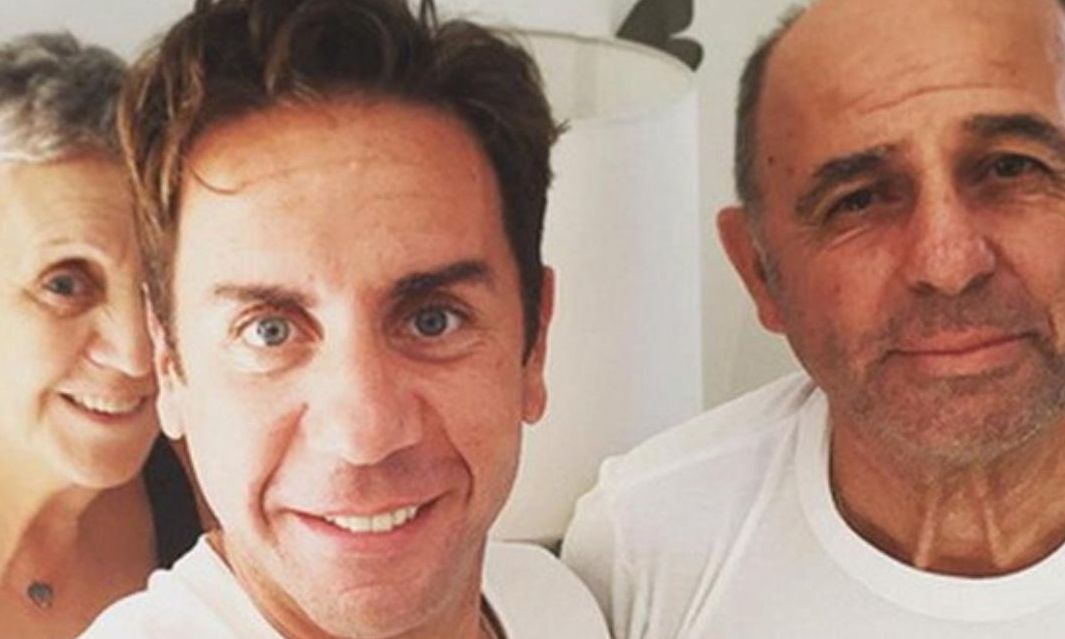 Γιώργος Μαζωνάκης: Σε σοκ ο πατέρας του – Αγνοούσε τις κινήσεις των συγγενών & τον εγκλεισμό του