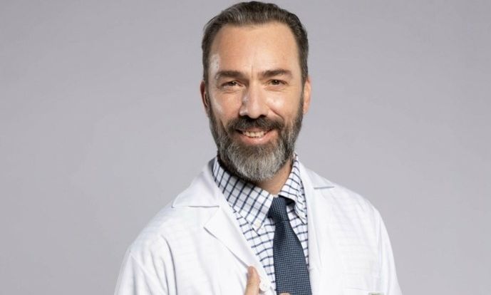 Ο Γιατρός – Αλέξανδρος Κωχ: Δυστυχώς, ο Απόστολος θα κινδυνέψει να χάσει πολύ δικά του πρόσωπα