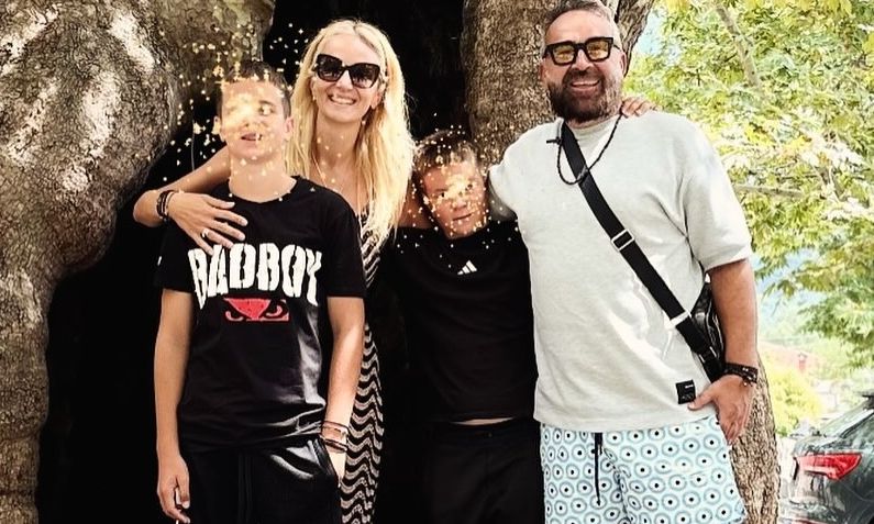 Γρηγόρης Γκουντάρας: Η οικογενειακή απόδραση στον τόπο των γονιών του & η συγκίνηση