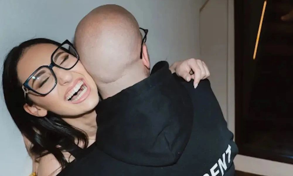 Oge: Η τρυφερή αγκαλιά στην Klavdia & οι ευχές για τα γενέθλιά της: «Χρόνια πολλά στο άλλο μου μισό»