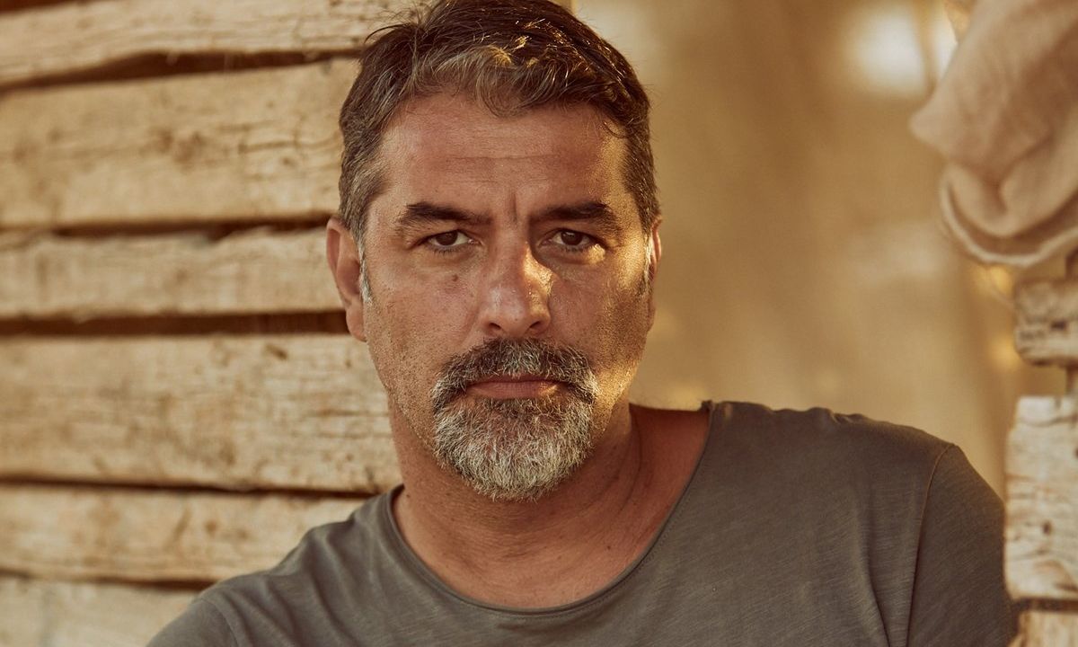 Βασίλης Μπισμπίκης: Η επιστροφή στην tv, o ρόλος του στο Πόρτο Λεόνε και ο έρωτας